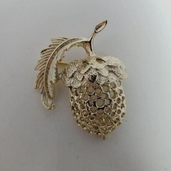 Vintage Sarah Coventry Acorn Shape Brooch, Gold Tone Tree Seed, Retro Estate - Picture 6 of 7